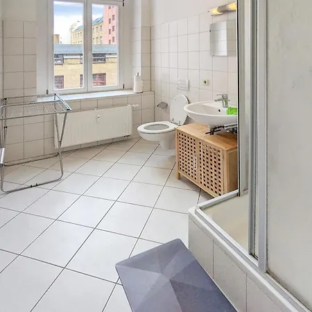Apartment Monteurdreams-de Zentrale, Grosse 5z Wohnung, 2 Baeder, Kueche