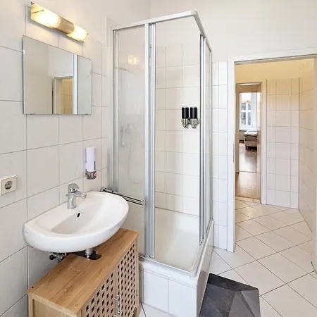 Monteurdreams-de Zentrale, Grosse 5z Wohnung, 2 Baeder, Kueche Apartment *