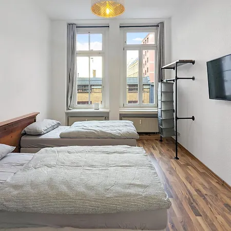 Monteurdreams-de Zentrale, Grosse 5z Wohnung, 2 Baeder, Kueche Apartment *