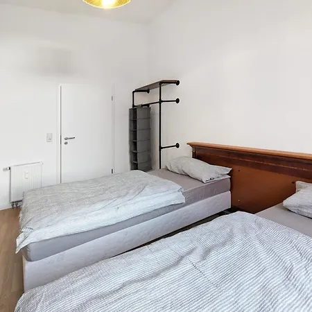Apartment Monteurdreams-de Zentrale, Grosse 5z Wohnung, 2 Baeder, Kueche *