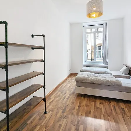 Monteurdreams-de Zentrale, Grosse 5z Wohnung, 2 Baeder, Kueche