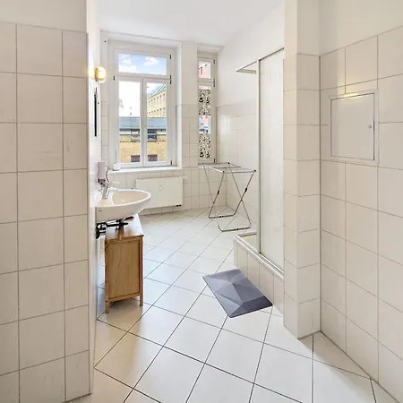 Apartment Monteurdreams-de Zentrale, Grosse 5z Wohnung, 2 Baeder, Kueche *