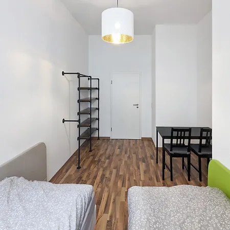 Monteurdreams-de Zentrale, Grosse 5z Wohnung, 2 Baeder, Kueche Apartment *