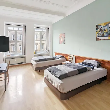 Monteurdreams-de Zentrale, Grosse 5z Wohnung, 2 Baeder, Kueche Apartment