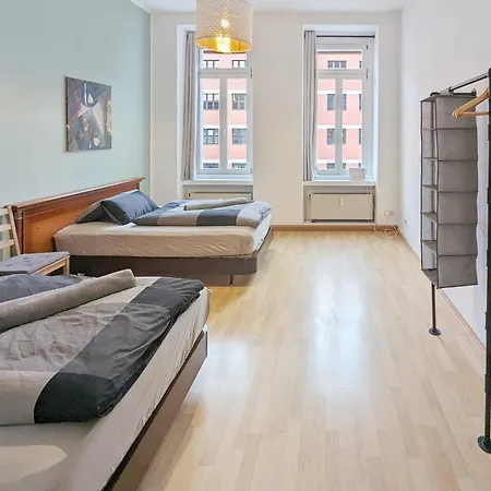 Monteurdreams-de Zentrale, Grosse 5z Wohnung, 2 Baeder, Kueche Apartment Leipzig