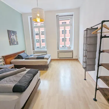 Monteurdreams-de Zentrale, Grosse 5z Wohnung, 2 Baeder, Kueche