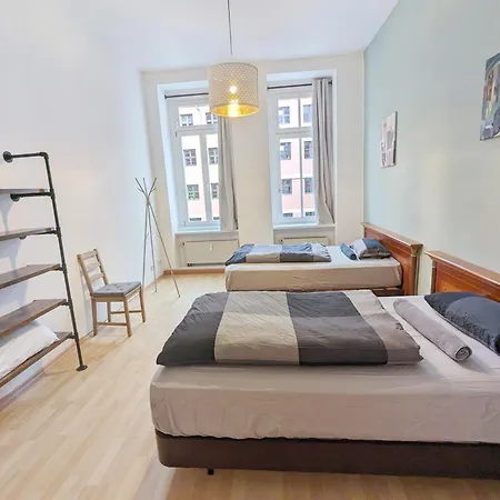 Monteurdreams-de Zentrale, Grosse 5z Wohnung, 2 Baeder, Kueche * Leipzig